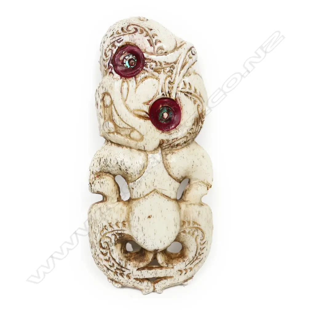 A Māori carved whalebone hei tiki, Image 1++